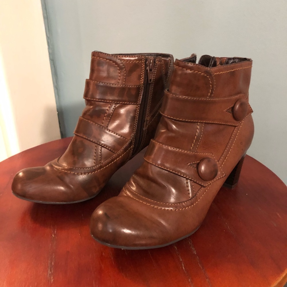 Naturalizer Marloe Brown Distressed Booties - 6m